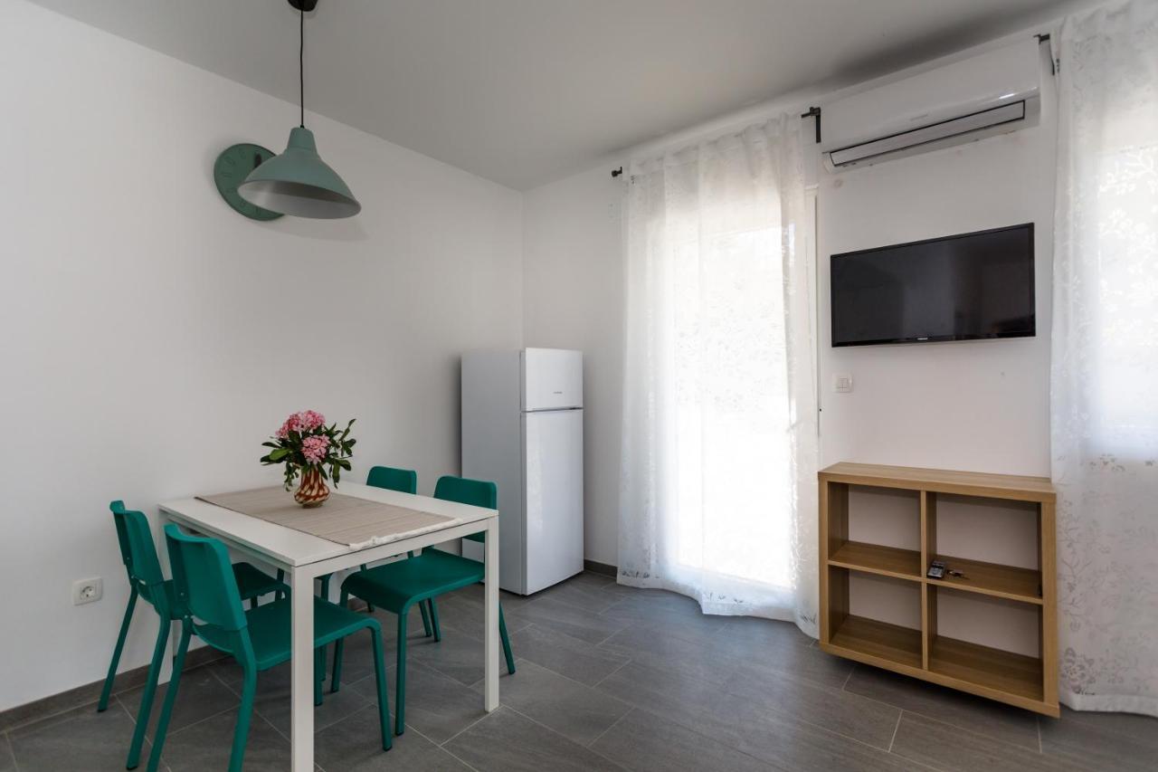 Golden Island Apartments クルク エクステリア 写真