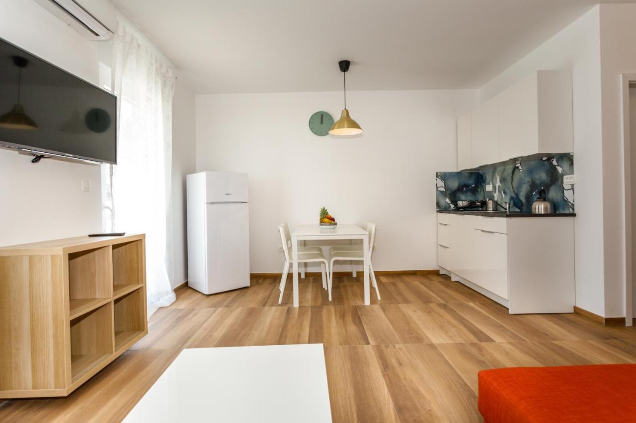 Golden Island Apartments クルク エクステリア 写真